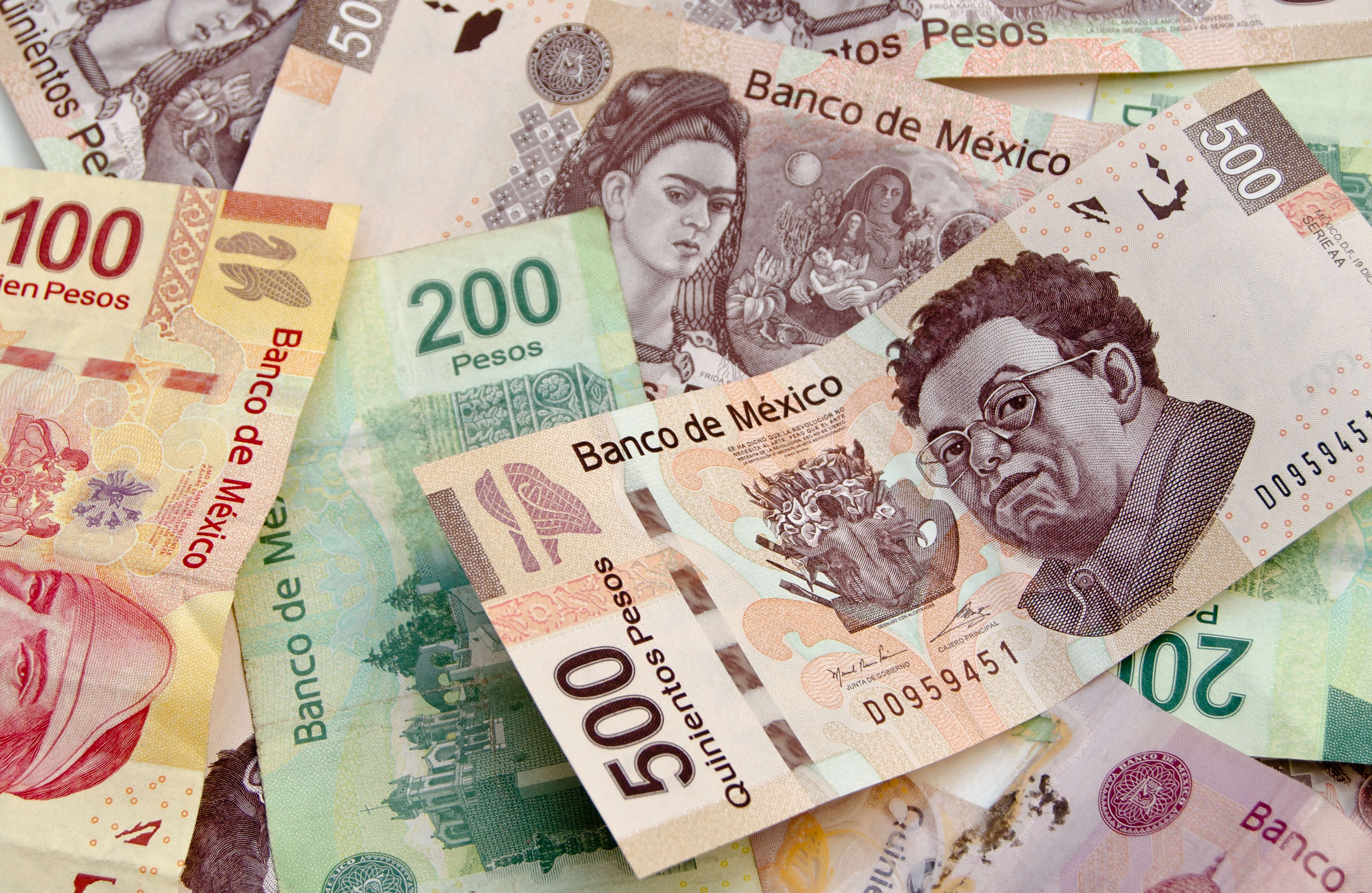Мексиканские песо в доллары. Мексиканский песо. Национальная валюта Мексики. Купюры песо Мексика. Валюта Мексики песо.